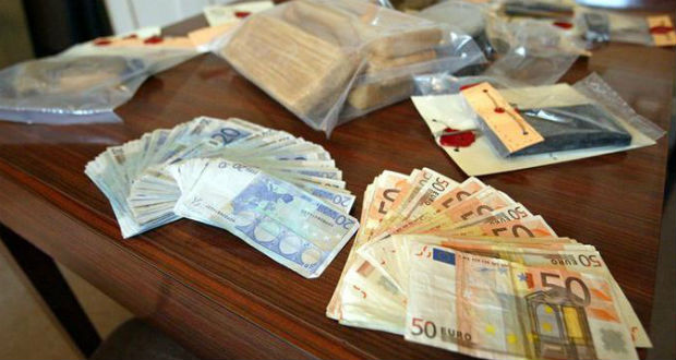Un million d'euros cachés dans le mur chez un chef de bande italien