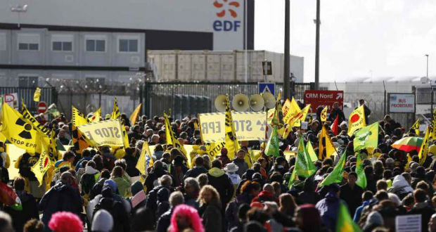 France: manifestation contre le réacteur nucléaire EPR de Flamanville