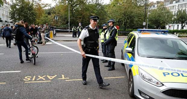 Londres: des piétons heurtés par un véhicule, un homme arrêté