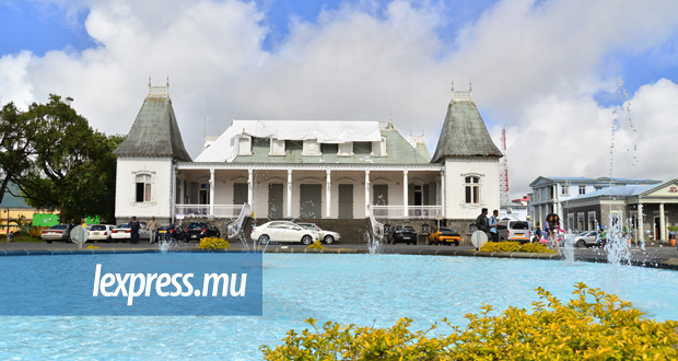 Hôtel de Ville de Curepipe: le toit s’effondre, trois personnes gravement blessées 
