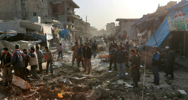 Syrie: 53 morts dans des frappes aériennes sur un marché, des blessés