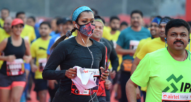 Malgré la pollution, le semi-marathon de Delhi a bien eu lieu