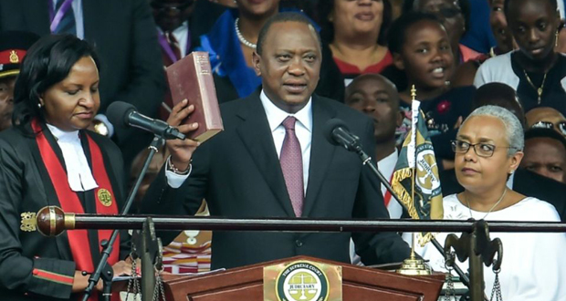 Kenya: Uhuru Kenyatta investi président d’un pays divisé