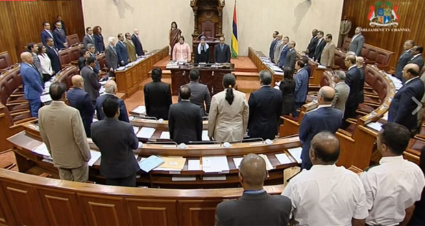 Parlement: le SME Bill voté, les députés divisés