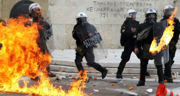 Grèce: incidents en marge de manifestations à la mémoire d'un lycéen tué par un policier