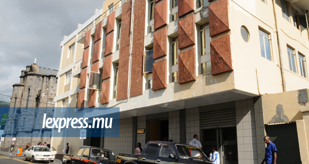 Les locaux du journal le Mauricien détruits dans un incendie