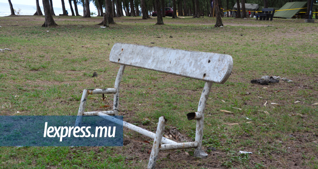 Pointe-aux-Piments: des bancs qui demandent à être réparés