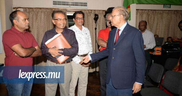 Navin Ramgoolam: «Ameenah Gurim-Fakim doit démissionner immédiatement»