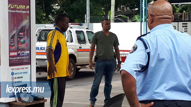 Braquage à Indian Oil: un des deux suspects participe à une reconstitution des faits