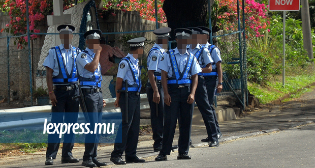 Parlement: Duval cible la brutalité policière pour sa PNQ