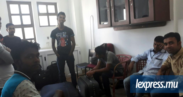 Travailleurs clandestins: les Bangladais disent toucher Rs75 par jour