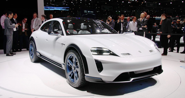Porsche sur la route du tout électrique pour 2030