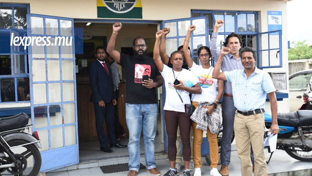  Barrages enlevés à Pomponette: «Lapolis pou bizin tir 20 000 warrant!» lance Hookoomsing