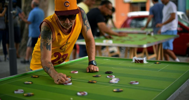 Le football de table, une guerre des boutons version brésilienne