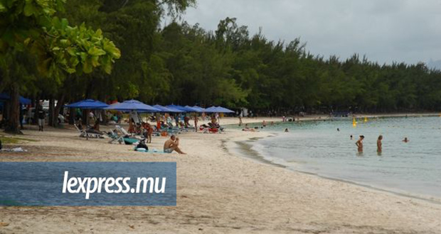 Rezistans ek Alternativ: «La réhabilitation de la plage de Mont-Choisy est un subterfuge…»