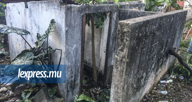 Choisy: Toilettes publiques en ruine