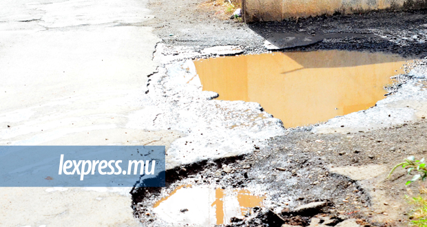 Baie-du-Tombeau: route Macadam impraticable
