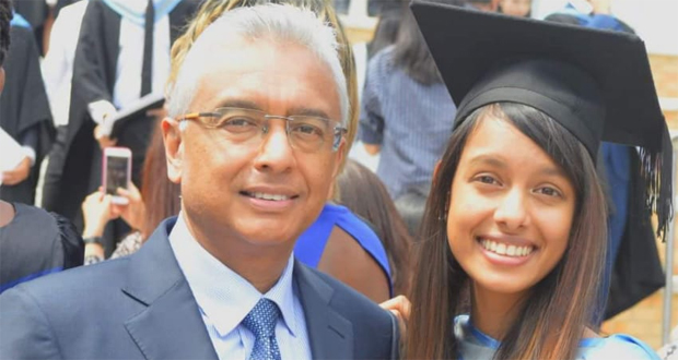 Sur Facebook: Pravind Jugnauth heureux d’avoir assisté à la remise de diplôme de sa fille