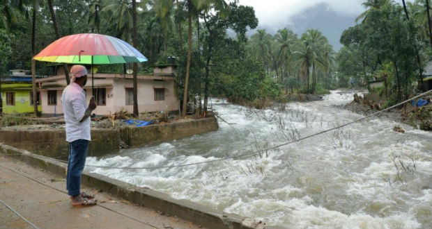 Inde : plus de 320 morts dans des inondations, nouvelles pluies