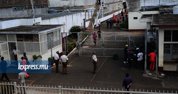 Recrutement controversé: un présumé meurtrier devient gardien de prison