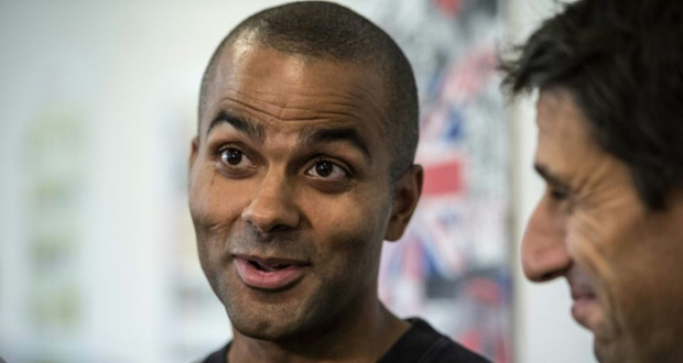 Tony Parker à des collégiens de Bondy: «apprenez l’anglais» en vue des JO