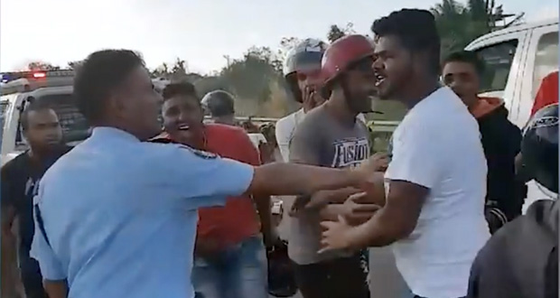 Adarsh Gokhul: qui est celui qui a craché et agressé le policier ?