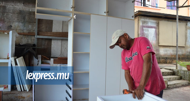 Quartier-Militaire: Steeve Heera, un artisan amoureux du bois