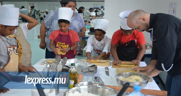 Semaine du goût: aventure gastronomique pour les élèves du lycée Labourdonnais