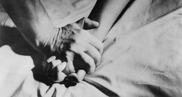 Triangle amoureux: époux et amant se disputent la même femme