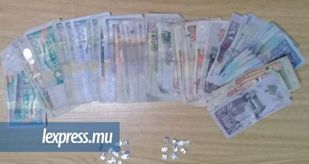 Mahébourg: drogue et argent saisis chez un trentenaire