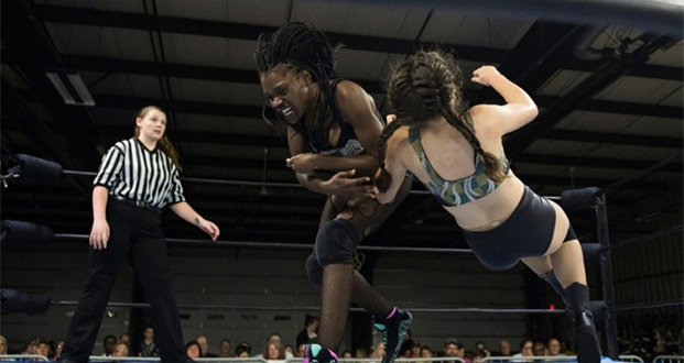 Adolescente et championne de catch, la double vie de Gia Scott