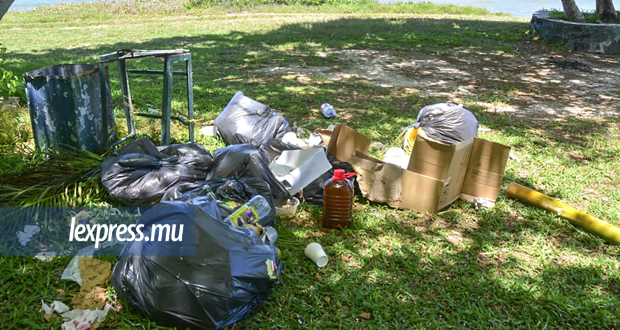 Poste-de-Flacq: À quand de nouvelles poubelles ?