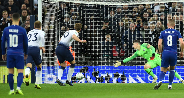 Coupe de la Ligue anglaise: Chelsea battu 1-0 par Tottenham et Kane