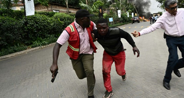 Kenya: au moins 15 morts dans une attaque jihadiste, l’opération de police continue