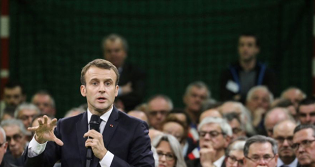 Grand débat : Macron face à Wauquiez, aux cotés d’une soixantaine d’élus d’Auvergne-Rhône-Alpes