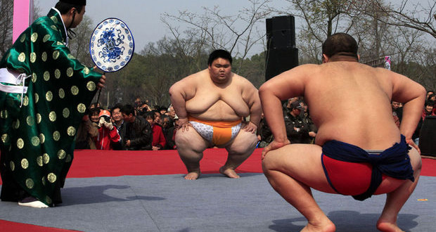 Japon: les lutteurs de sumo priés de se raser de près