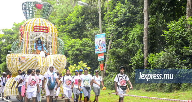 Maha Shivaratree: Forte ferveur des jeunes dévots pendant la grande nuit