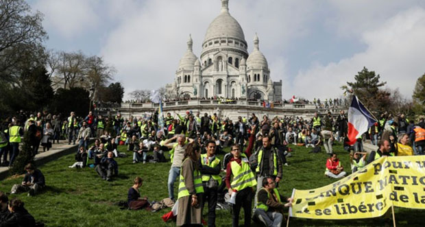 «Gilets jaunes»: mobilisations dans le calme à Paris, tensions en région