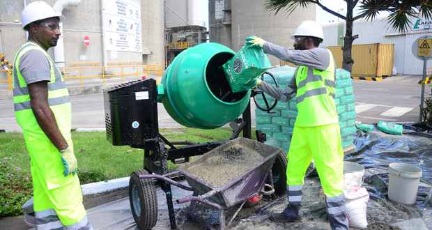 Construction: Lafarge (Maurice) lance «Lakaz Mazik», un sac de ciment biodégradable
