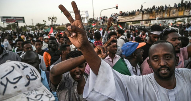 Au Soudan, le Conseil militaire s’engage «à transférer le pouvoir au peuple»