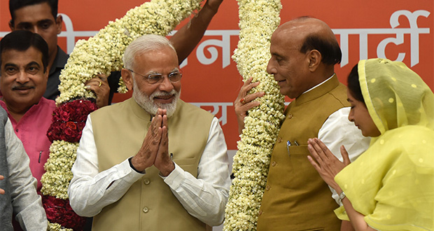 Législatives en Inde: les nationalistes hindous de Modi mènent largement la course