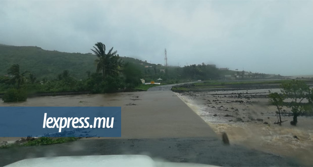 Rodrigues : l’avis de pluies torrentielles levé, une alerte de fortes pluies en vigueur