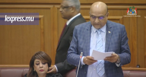 Parlement: Chaumière interdit pour son geste «déplacé»
