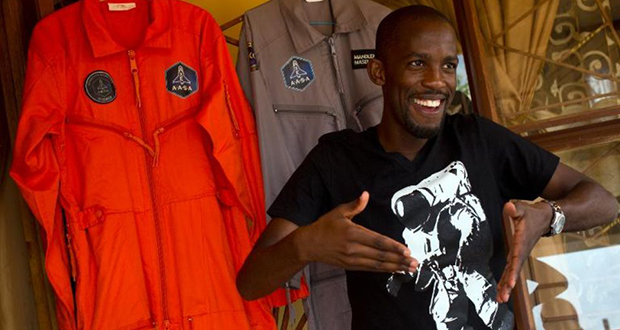 L’homme qui aurait dû devenir le premier noir africain dans l’espace meurt dans un accident de moto
