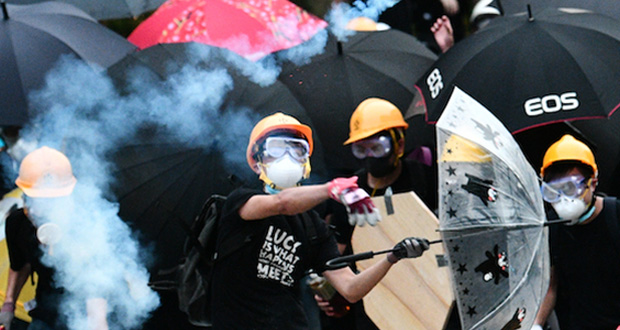 Hong Kong: prelude of a world in crisis 