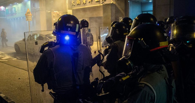 Hong Kong: tirs de lacrymogène sur les manifestants, Pékin dénonce des «forces abjectes»