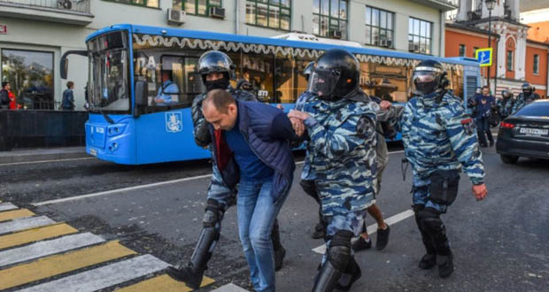 Manifestations à Moscou: le Kremlin défend la fermeté de la police
