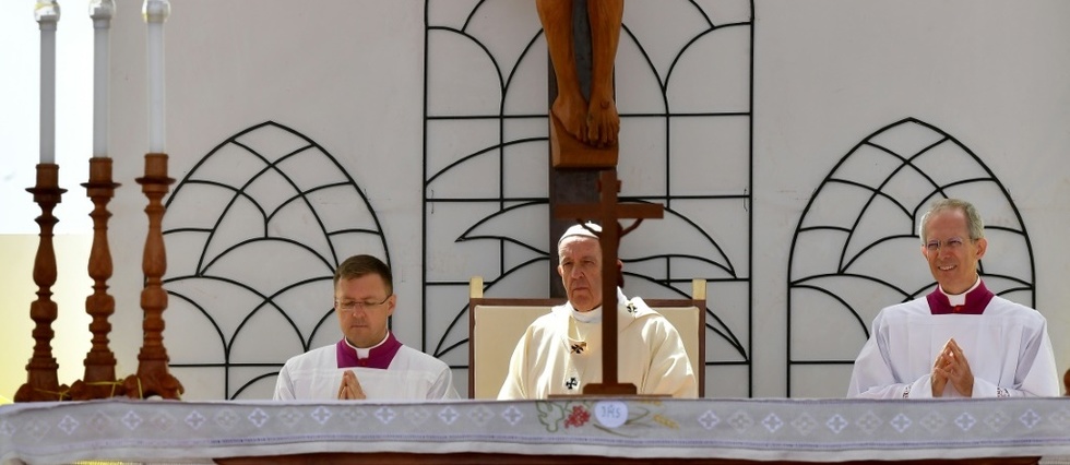 Le pape s'en prend à la «culture du privilège» à Madagascar