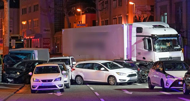 Allemagne: un homme s’empare d’un camion et percute plusieurs voitures