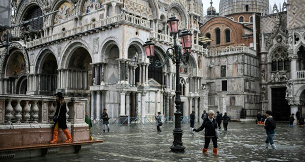 Venise sous les eaux: le climat et un projet de digue montrés du doigt